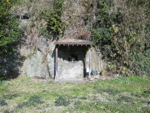 弘法様と横穴 弘法様と横穴の写真